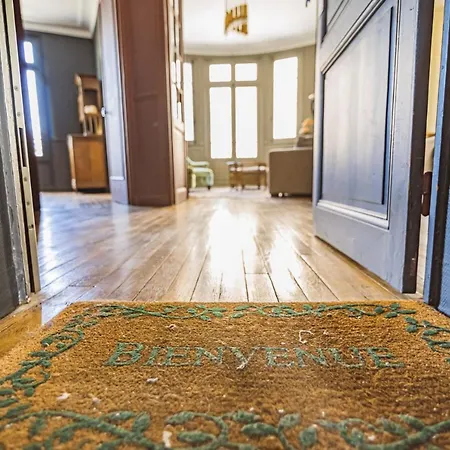 Au Pied De La Cathedrale #vuemagique Reims