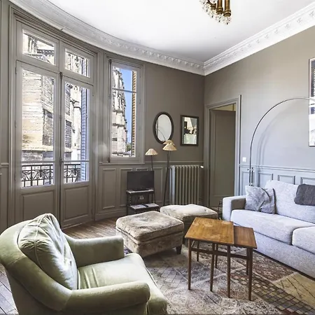 Au Pied De La Cathedrale #vuemagique Apartament