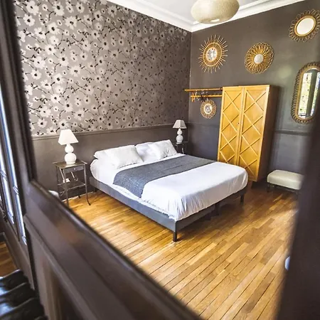 Au Pied De La Cathedrale #vuemagique * Reims