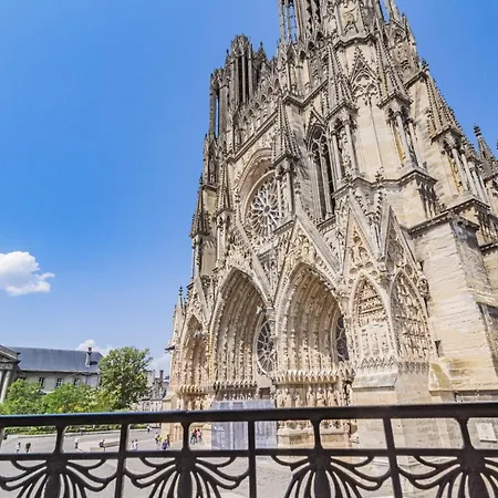 Au Pied De La Cathedrale #vuemagique Apartament