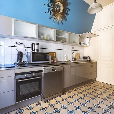 Au Pied De La Cathedrale #vuemagique * ריימס