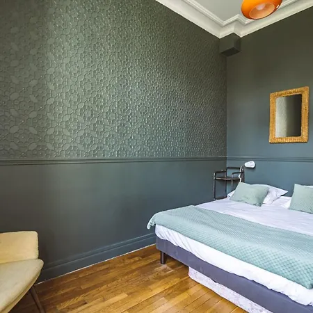 Au Pied De La Cathedrale #vuemagique * Reims